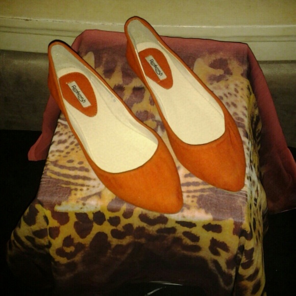 Flats - Picture 2 of 3