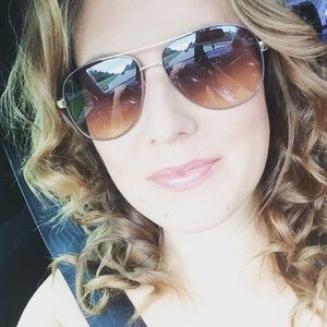 Meet your Posher, Carey