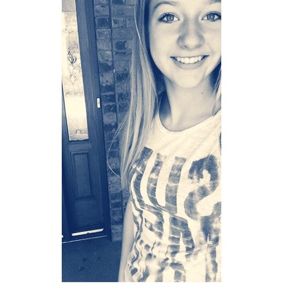 Meet your Posher, Sammie - Picture 3 of 4