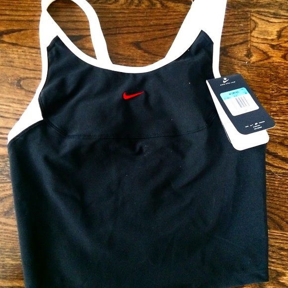 Nike black/white slightly cropped workout tank