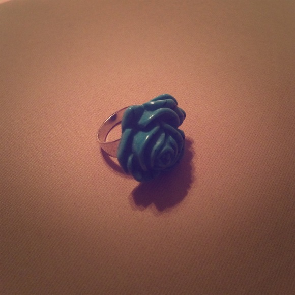 Gorgeous turquoise flower ring