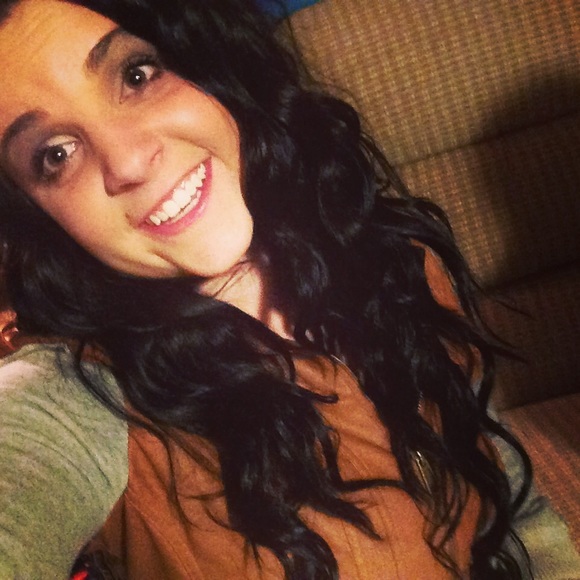 Meet your Posher, Alyssa