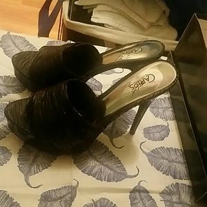 Carlos santana heels