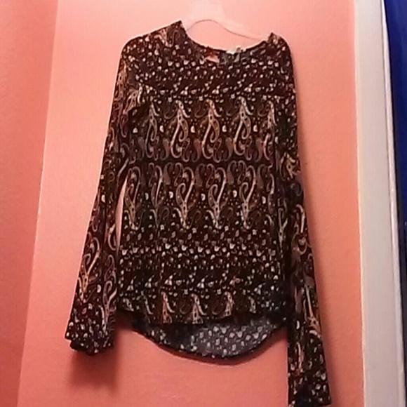 💲2 shirts for the price of 1💲