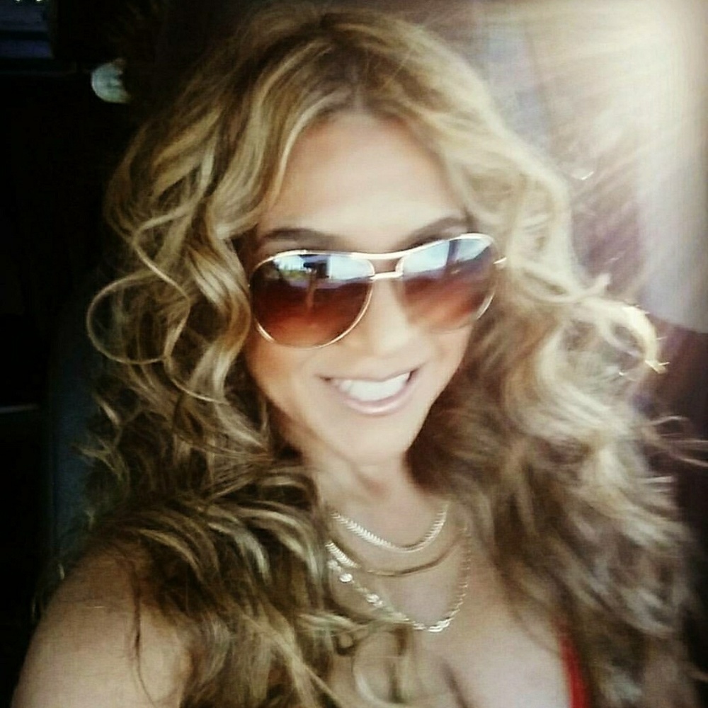 Meet your Posher, Monica