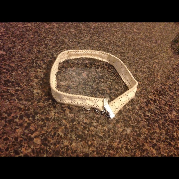 White Lace choker