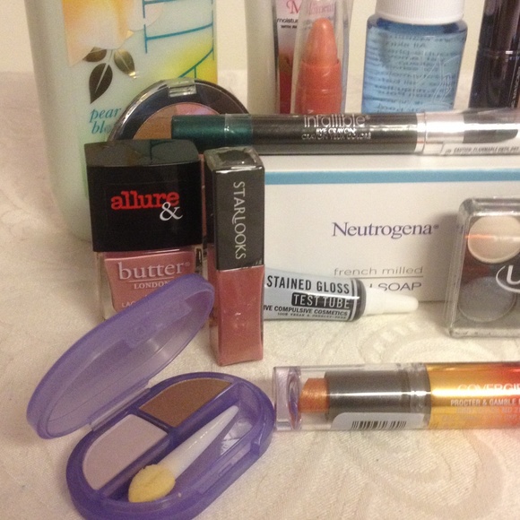 🌷Cosmetic Bundle🌷 SMOKE FREE AND PET FREE HOME - Picture 2 of 4