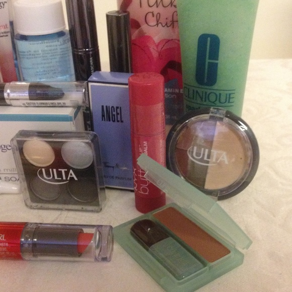 🌷Cosmetic Bundle🌷 SMOKE FREE AND PET FREE HOME - Picture 3 of 4