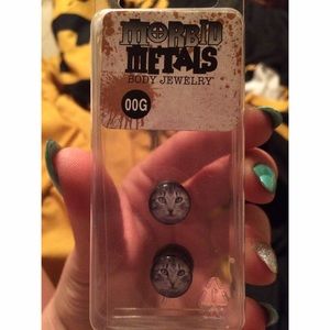 00g cat ear plugs.