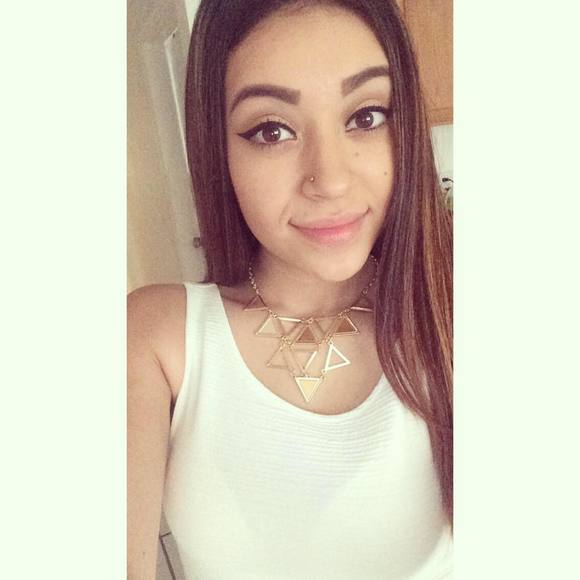 Meet your Posher, Lesly