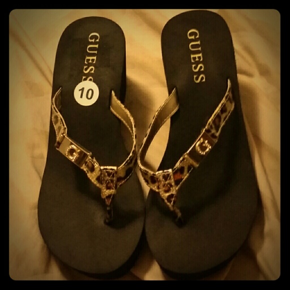 🚫HOLD🚫..GUESS - wedge flipflop sandals
