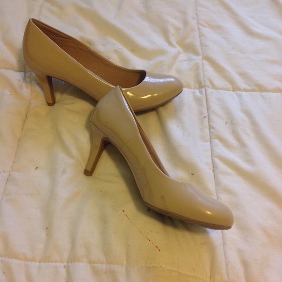 ComfortPlus Heels - Picture 1 of 3