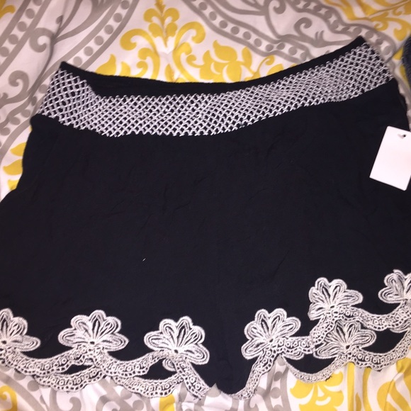 Light weight shorts - Picture 3 of 3