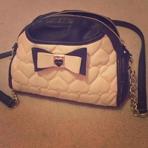 BETSEY JOHNSON BOW PURSE