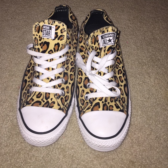 🐯NEVER WORN🐯Cheetah print converse