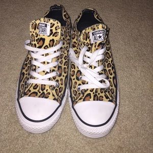 🐯NEVER WORN🐯Cheetah print converse