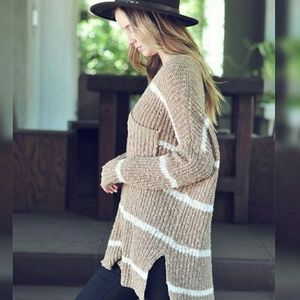 Comfy pocket front sweater - L