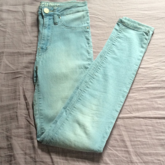 High- waisted jeggings