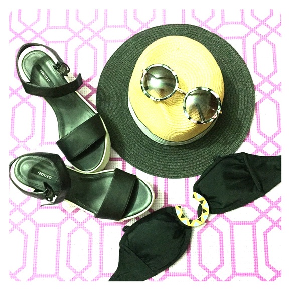 Summer look!!!🌞👙👒 - Picture 1 of 1