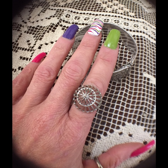 ✅LOVELY BRACELET & RING SET✅ - Picture 2 of 4