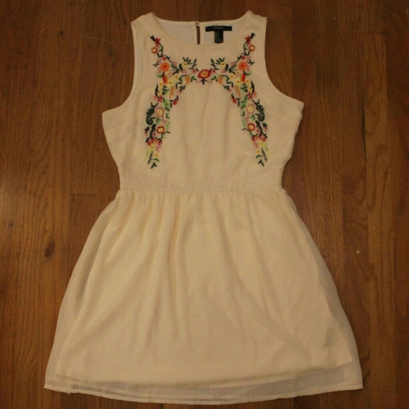 Brand New Mexican Embroidered Dress - Picture 2 of 3