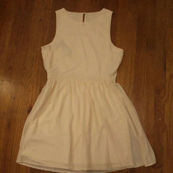 Brand New Mexican Embroidered Dress - Picture 3 of 3