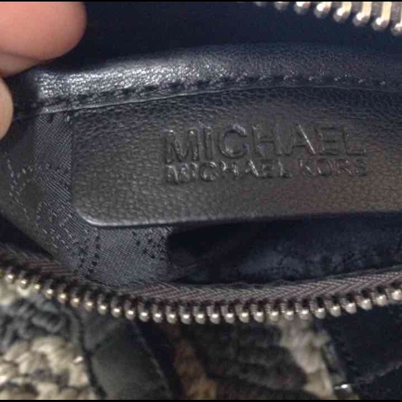 SOLD❗️Michael Kors Small Grayson Flannel Leather - Picture 4 of 4