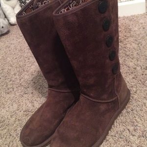 Tall brown uggs
