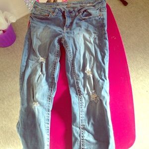 Cropped Ripped medium wash jeans. (Aeropostale)