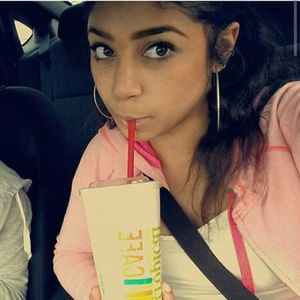 Meet your Posher, Mya