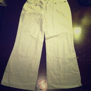 Banana Republic White capris