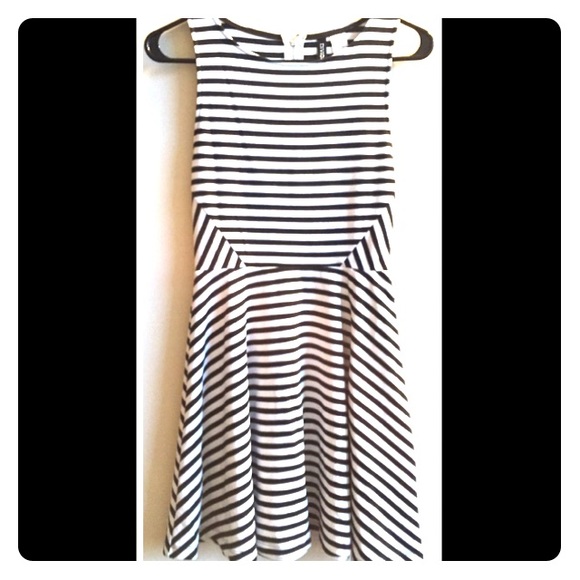 Form-fitting slim stripped dress, H&M size 6