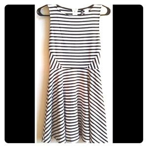 Form-fitting slim stripped dress, H&M size 6