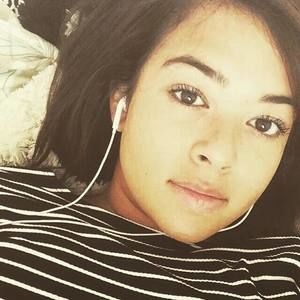 Meet your Posher, Alma