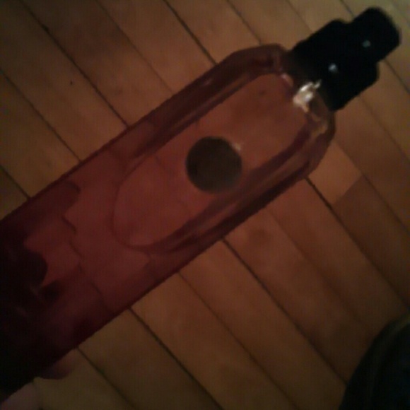 VICTORIA SECRET BOMBSHELL BODY SPRAY***