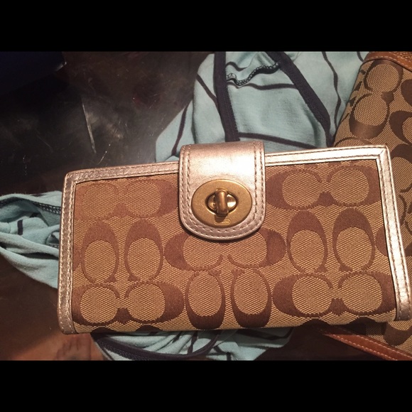 Coach wallet authentic