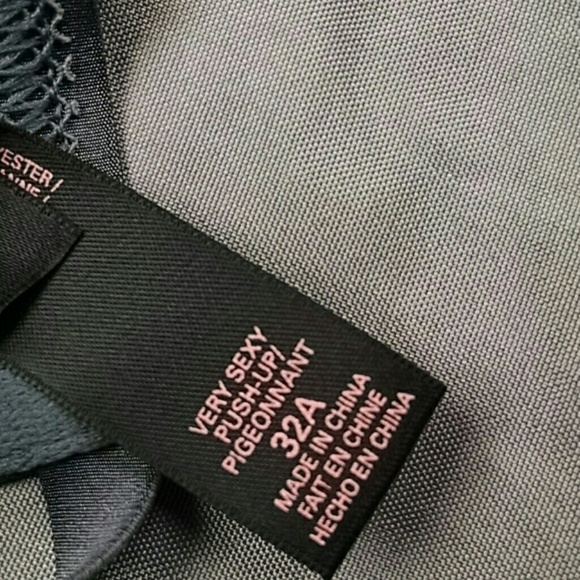 SOLD**Very Sexy Push-up bra 32A & small panty - Picture 3 of 4