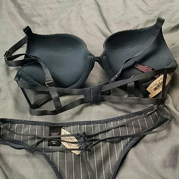 SOLD**Very Sexy Push-up bra 32A & small panty - Picture 2 of 4