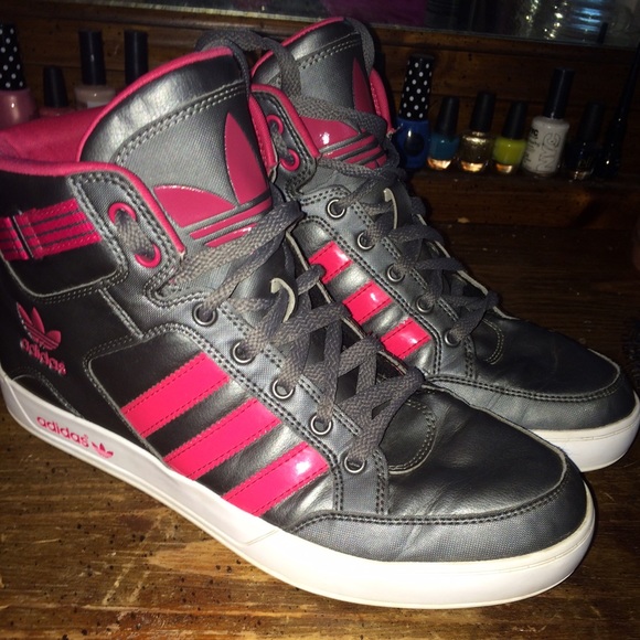 Adidas sneakers! Good condition with memory foam!
