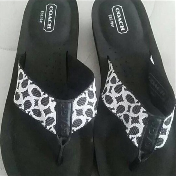 Coach flip flops 7