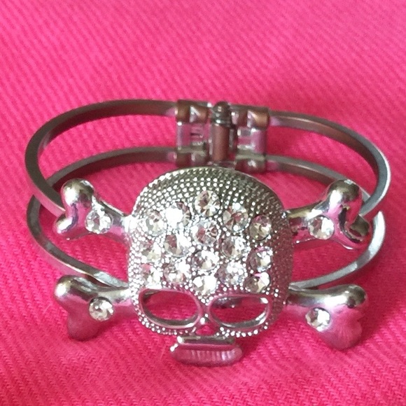 Skull rhinestone bracelet