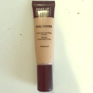 Make up forever full cover concealer in 5