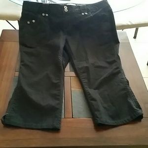 Lei Women's size 16 black capri's great condition