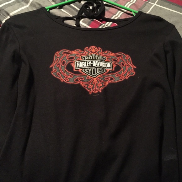 Black Harley Davidson logo on front open in back