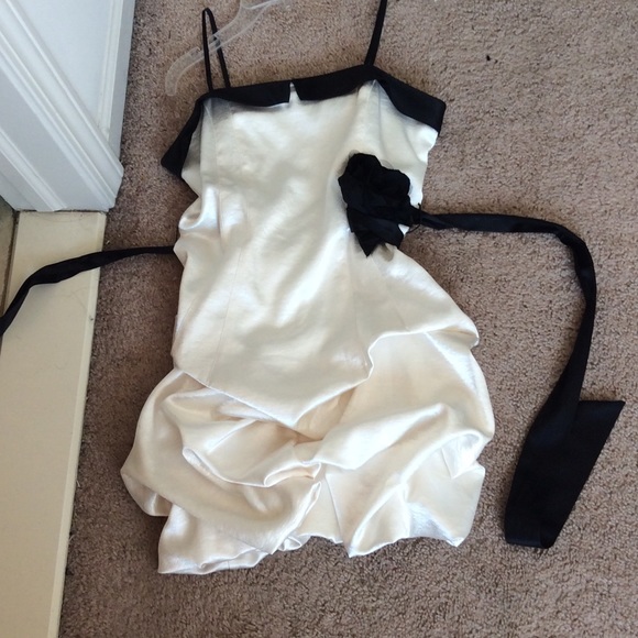 Macy's black and white dress