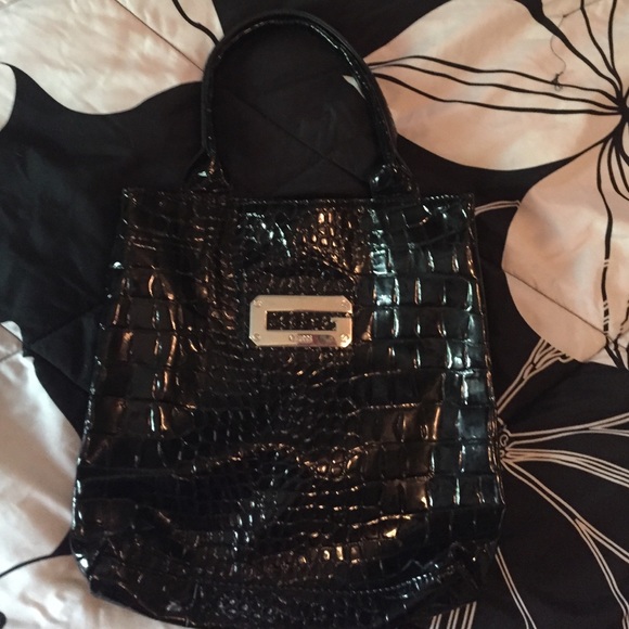 GUESS Purse - Picture 2 of 4