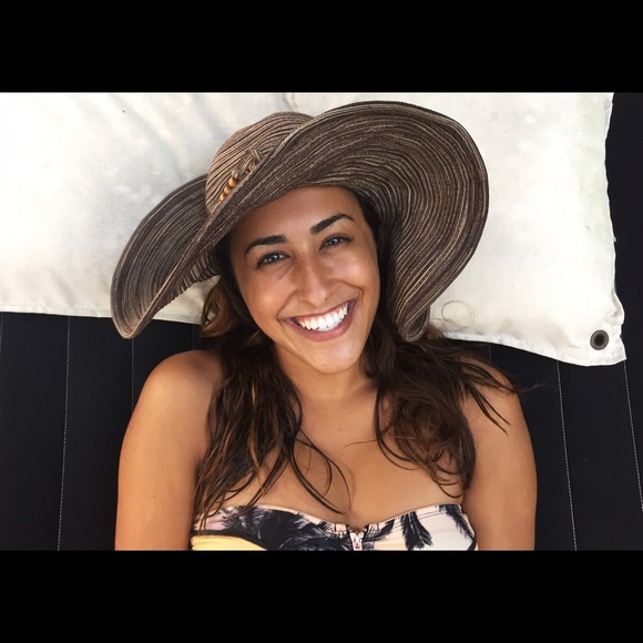 Meet your Posher, Dani - Picture 1 of 1