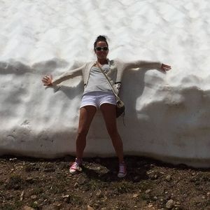 Meet your Posher, Laura