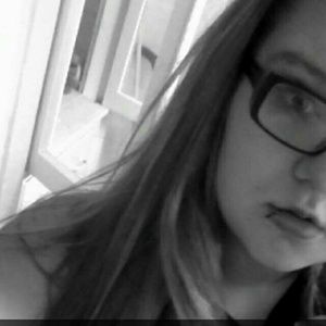 Meet your Posher, Nia