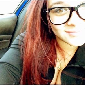 Meet your Posher, Holley